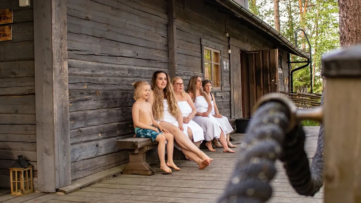 Terraço da sauna de fumaça de Jätkänkämppä, Kuopio